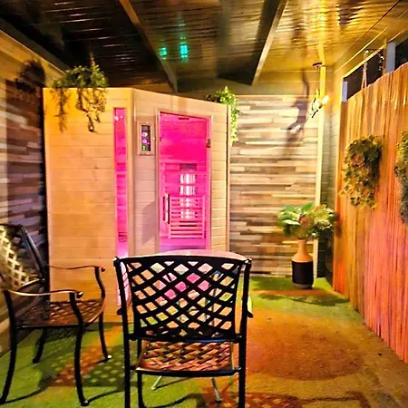 Bnbheerhugowaard Bed & Breakfast